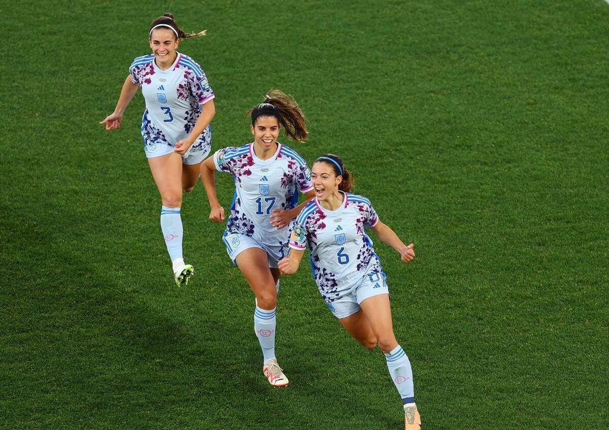 关于荷兰女足十连胜领先欧预赛积分榜的信息