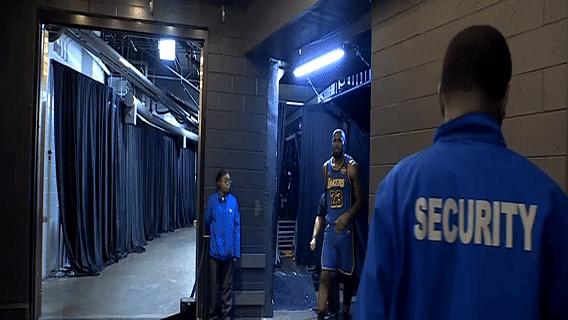 湖人遭遇连败，季后赛形势堪忧的简单介绍