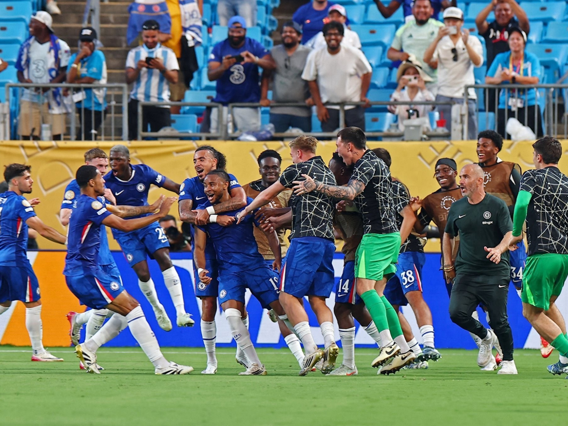 巴黎FC主场战胜第戎，保持领先优势