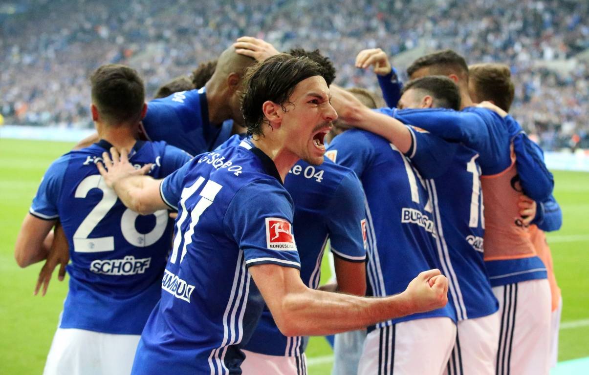 包含沙尔克队员因伤缺阵，球迷焦急期待回归的词条