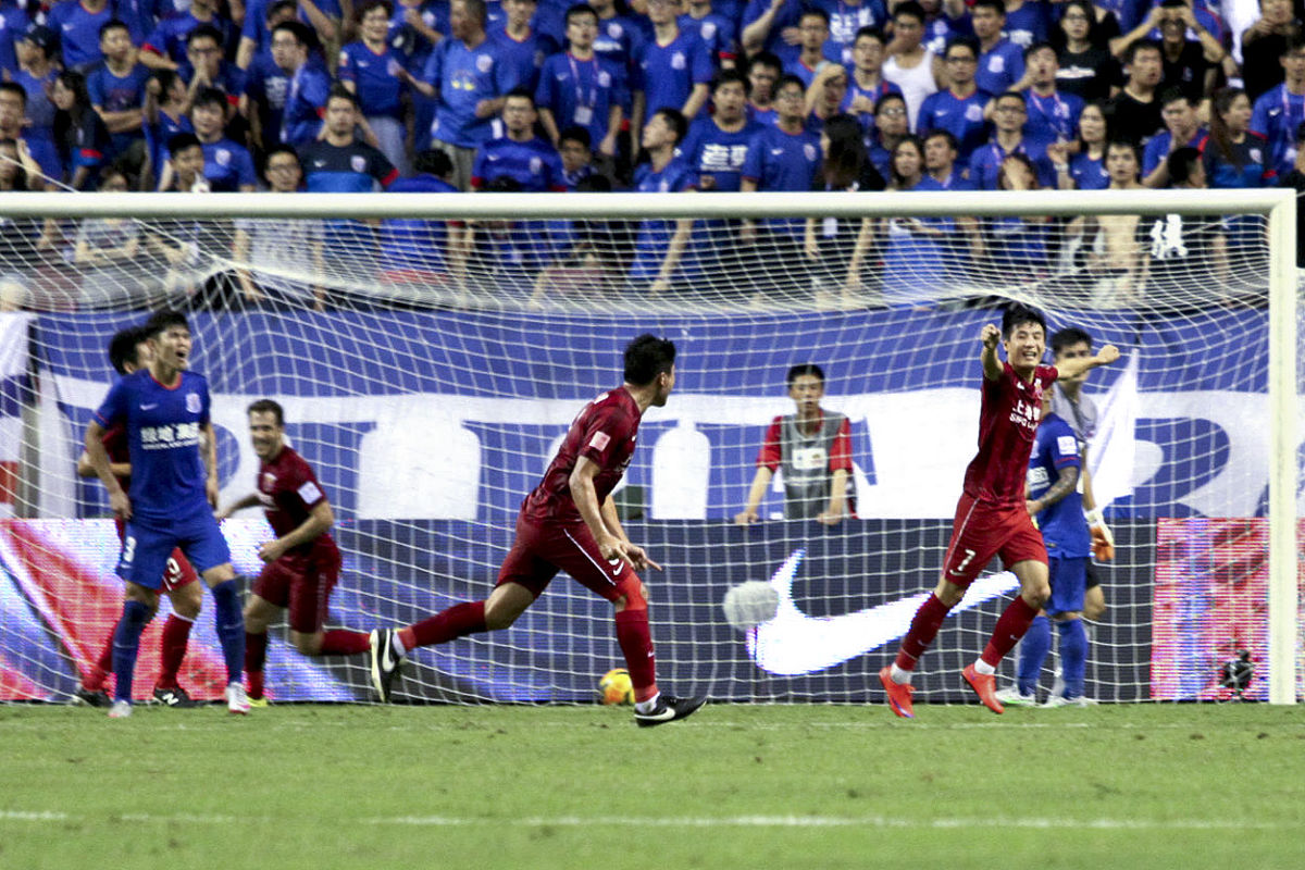 国内联赛中球队激烈角逐，迎来华丽大结局