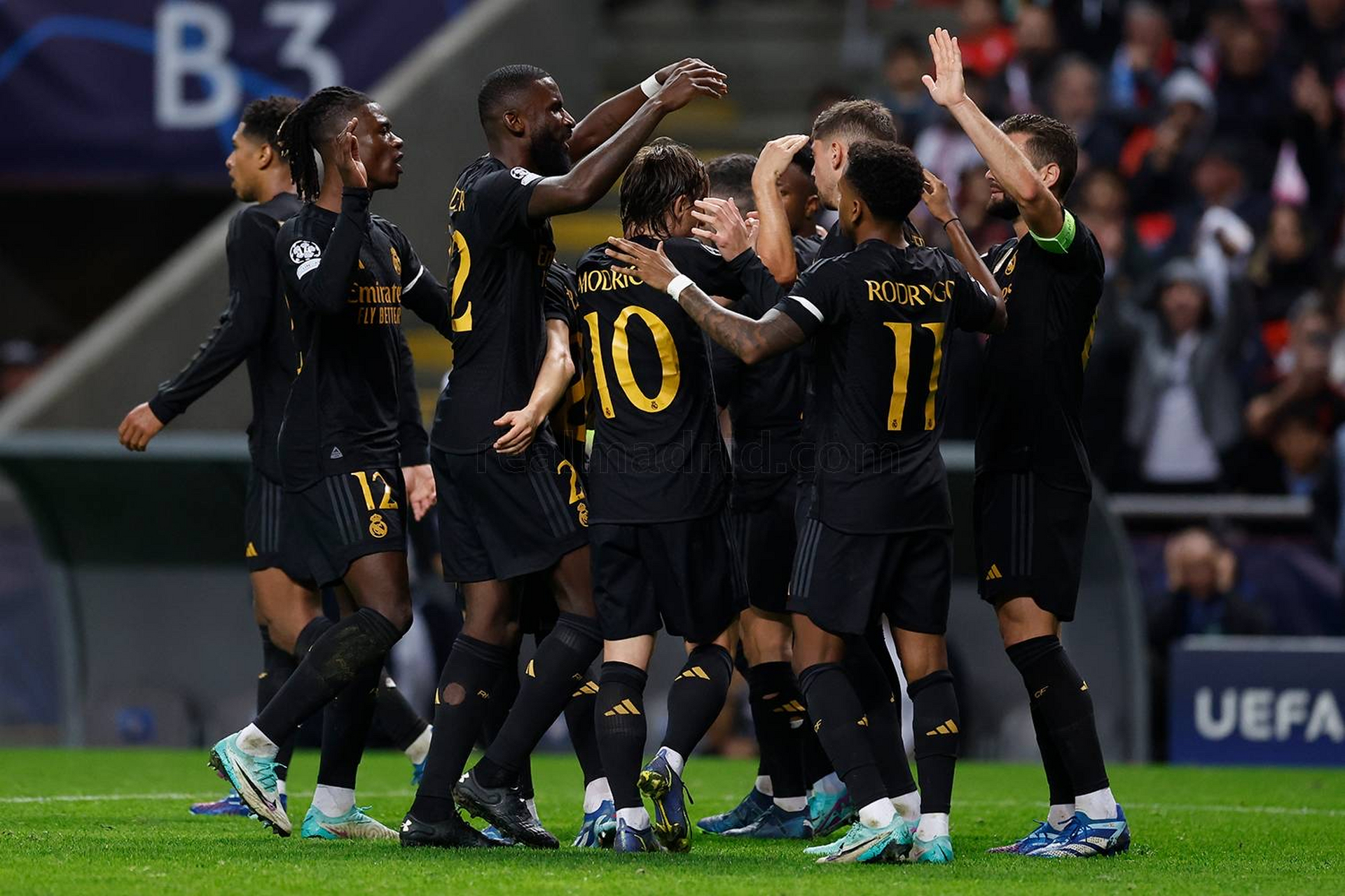 皇马主场连续得分，轻松击败对手