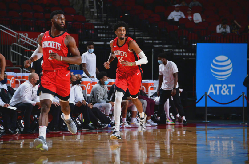 包含公牛完胜四川队，浓眉哥统治全场的词条