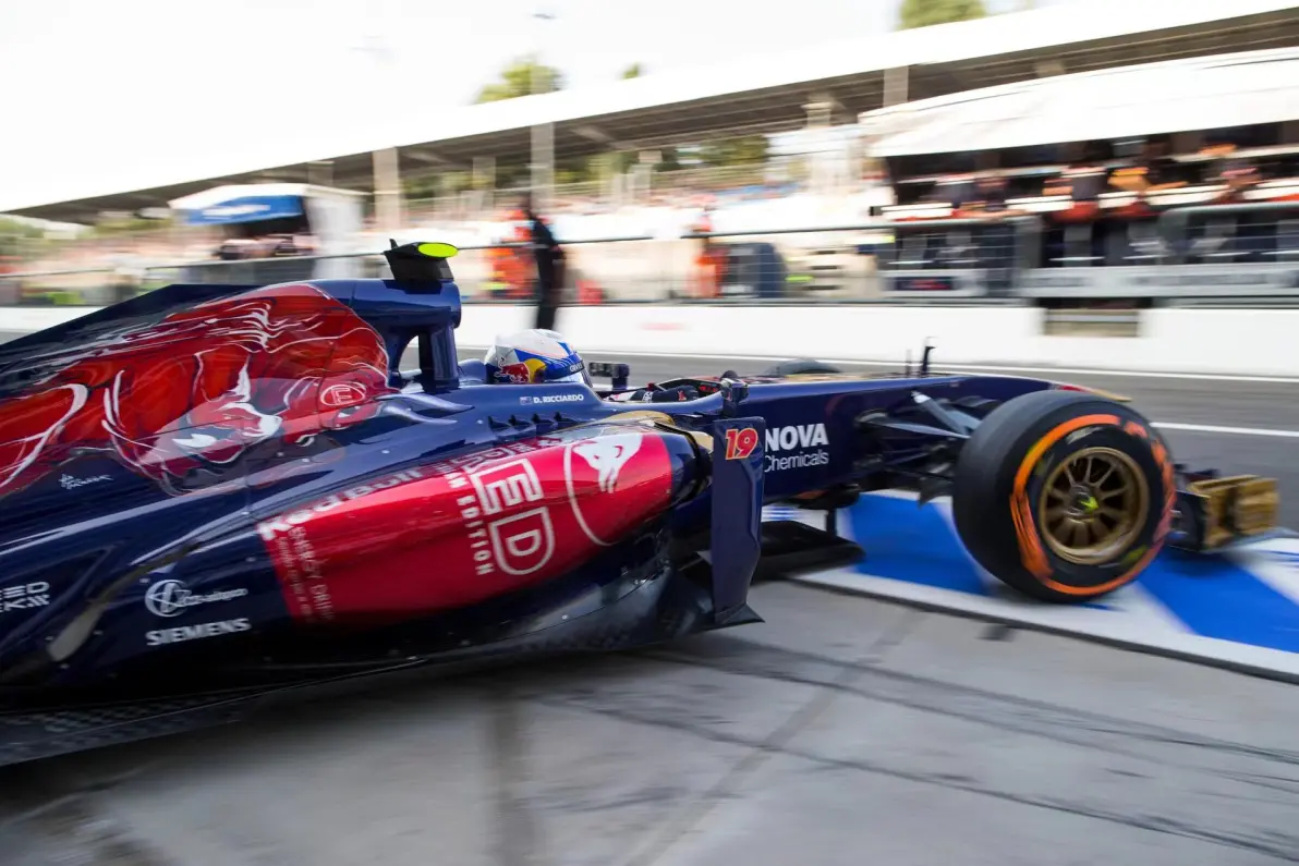 关于红牛车队完胜红牛二队，阿隆索扛起全队的信息