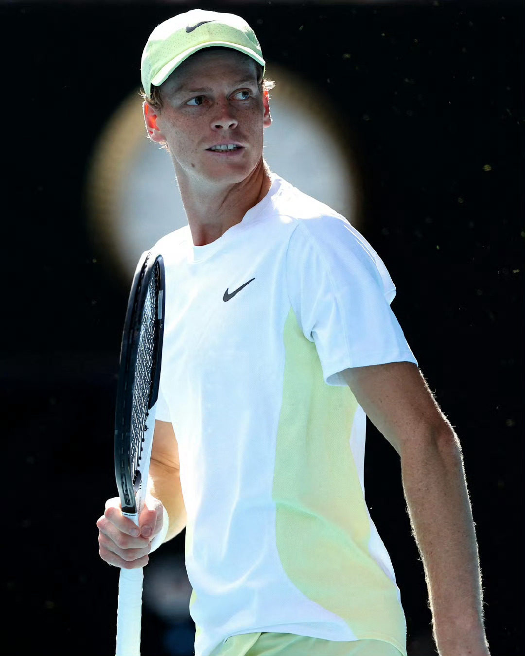 包含戴维斯杯横扫拉沃尔杯，辛纳带队取胜的词条