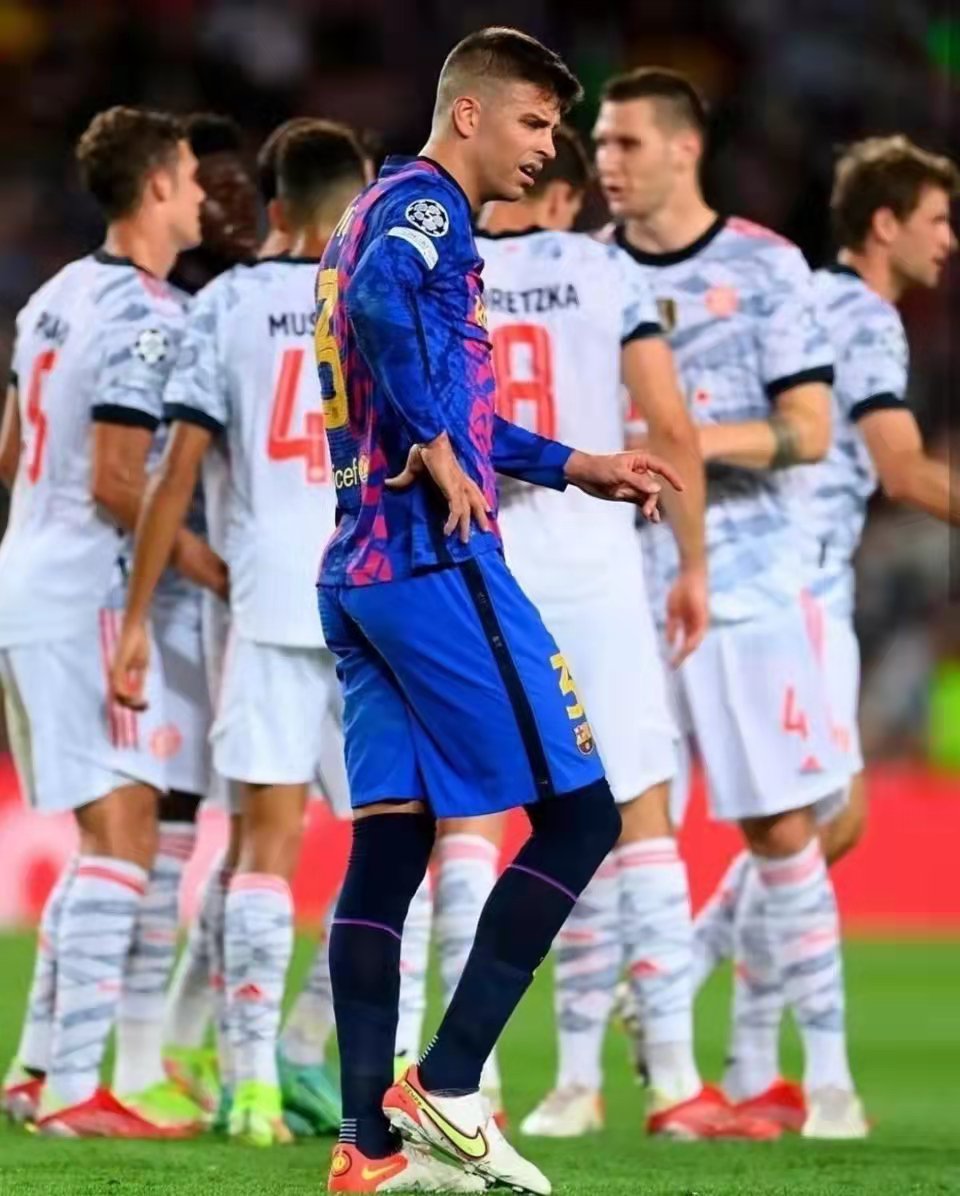 包含巴萨鏖战荷兰，奥亚尔萨瓦尔刷新纪录的词条