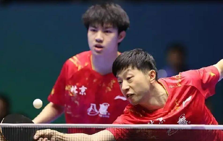 包含中国乒乓球队鏖战法国乒乓球队，马龙统治全场的词条