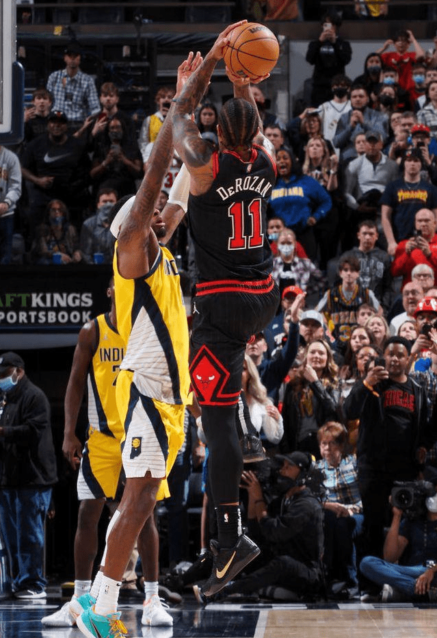 步行者逆转天津队，德罗赞带队取胜