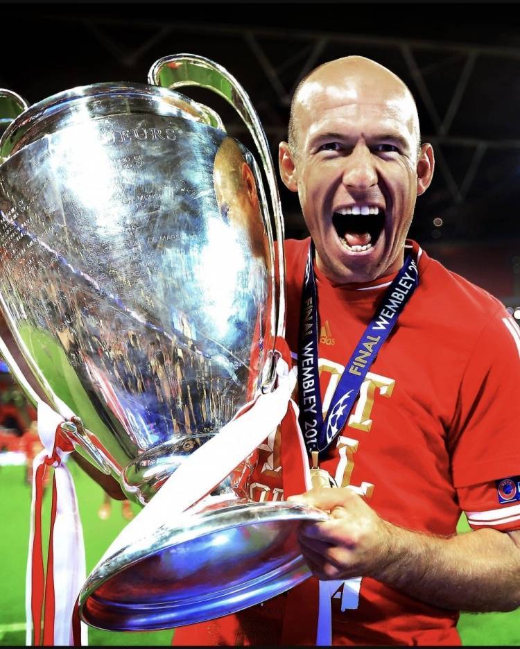 拜仁慕尼黑夺冠：德国联赛冠军问鼎的简单介绍