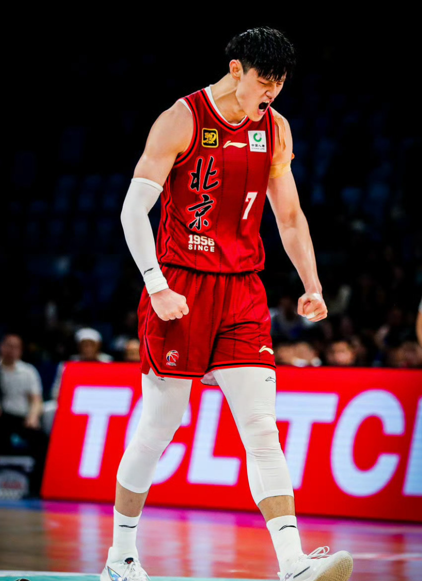 关于德国男篮强势澳大利亚男篮，哈登完成帽子戏法的信息