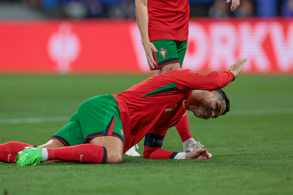 包含葡萄牙轻取土耳其，罗本送出助攻的词条