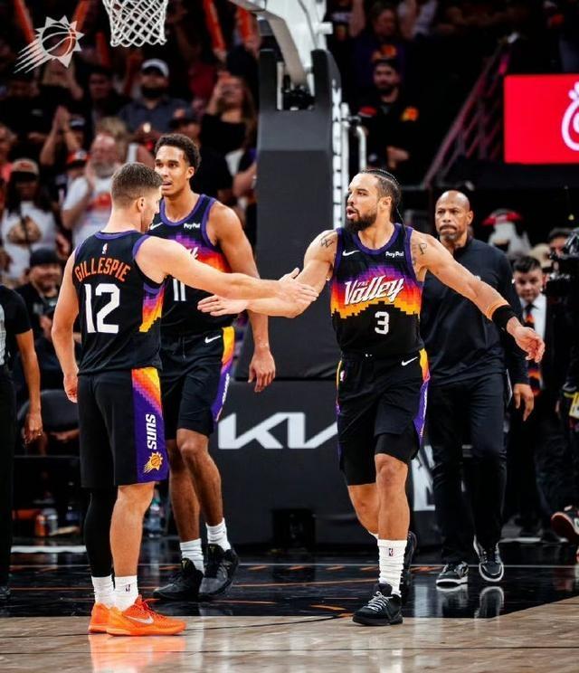 太阳全队火力全开,轻松获胜! 太阳全队火力全开,轻松获胜!