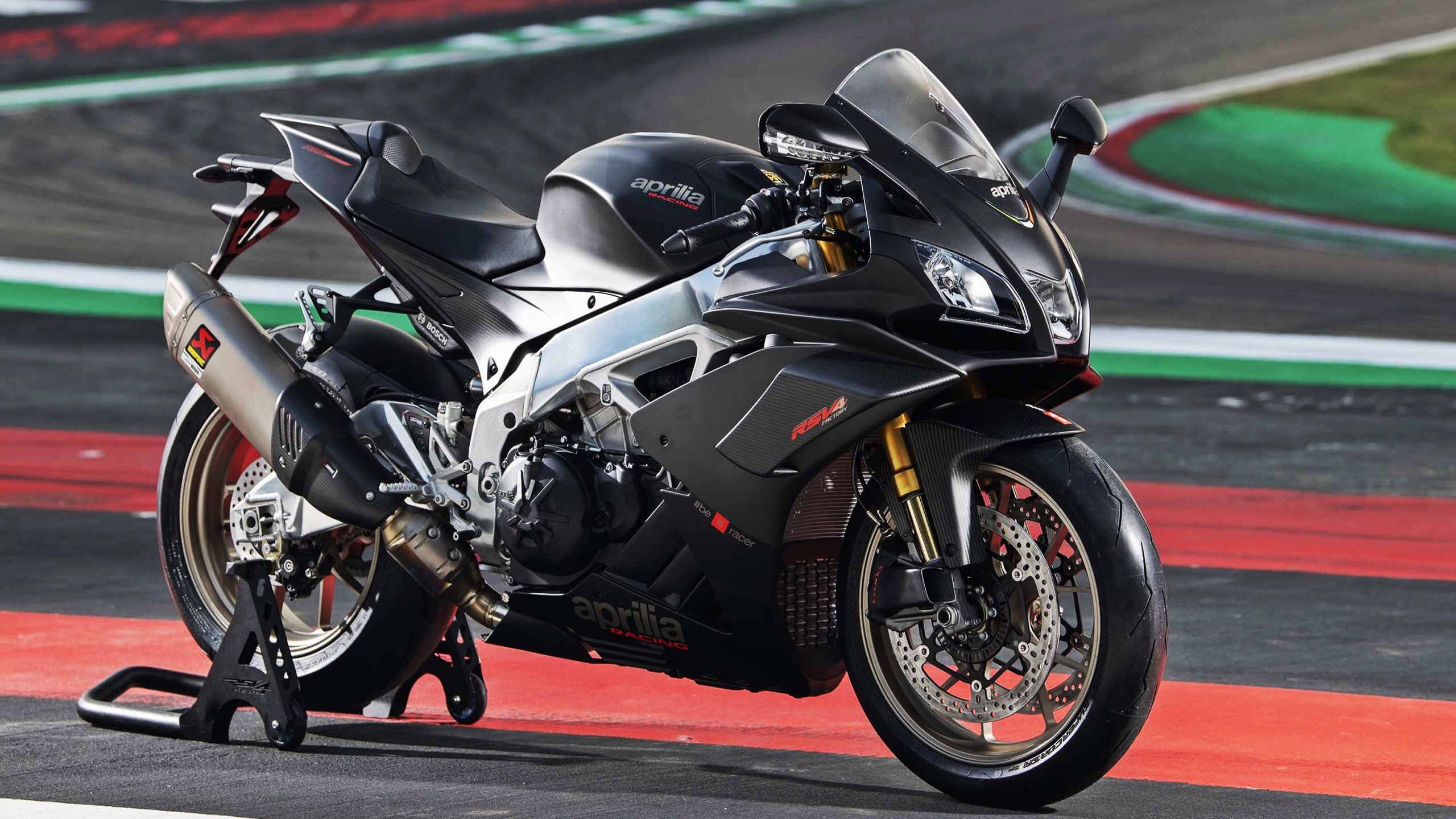 跨界奇观,当公牛带走深圳队,西亚卡姆在英超赛场接管争冠战