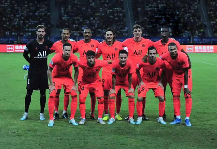 国与国之间的激烈对抗,球员斗志昂扬的简单介绍 国与国之间的激烈对抗,球员斗志昂扬的简单介绍