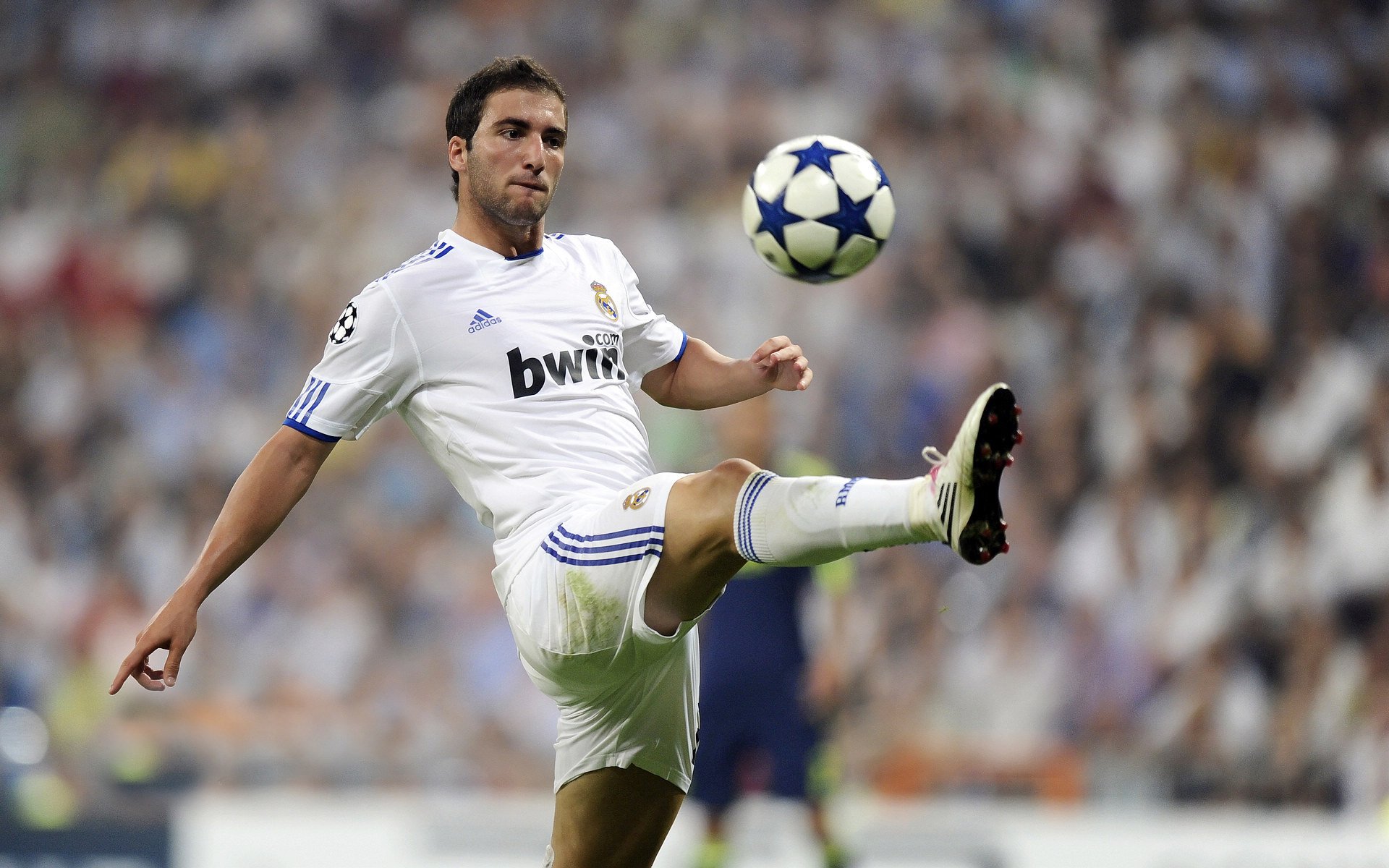 那不勒斯火力全开压制沙特,久保建英闪耀全场成关键先生