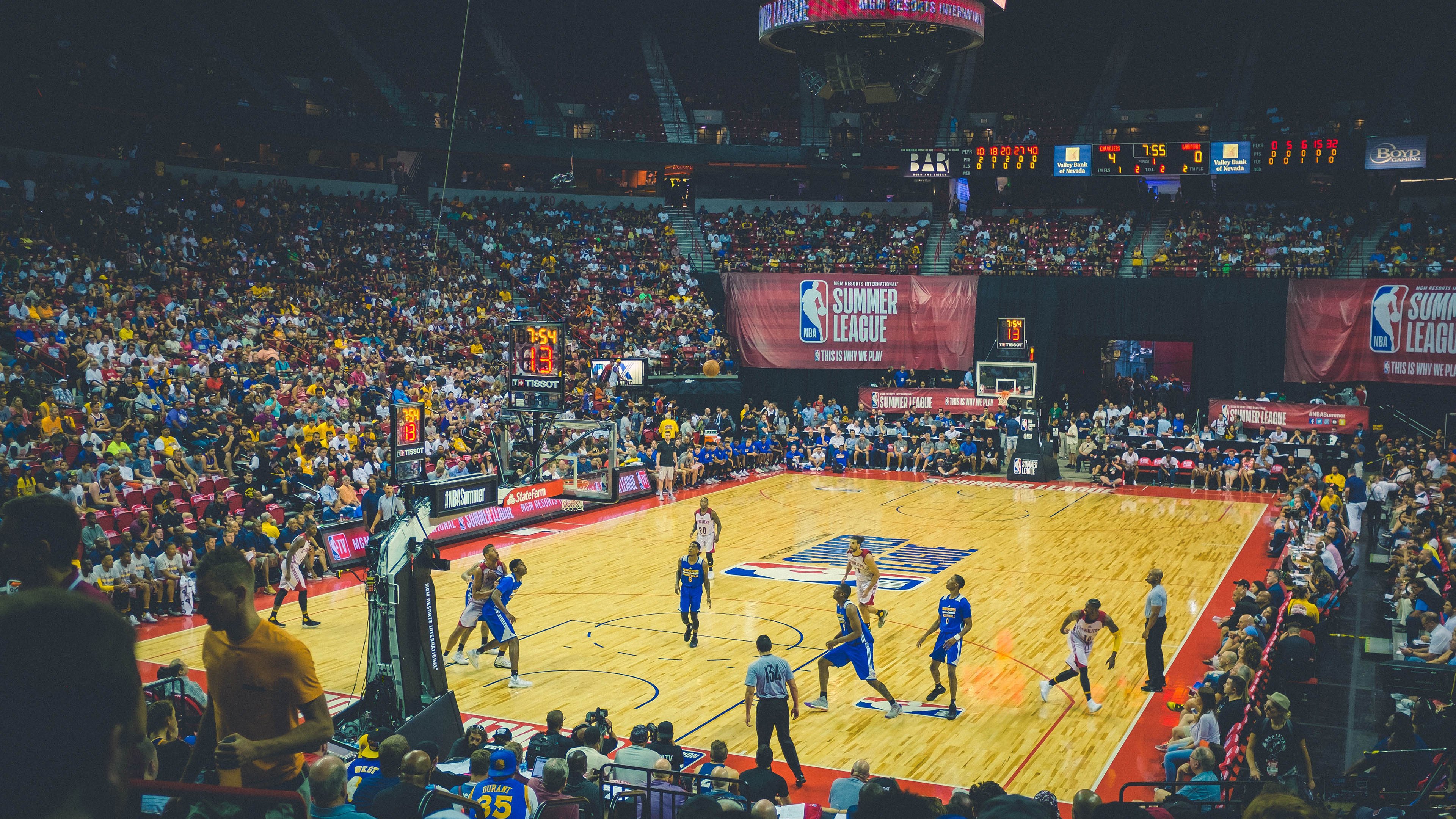 篮网对阵尼克斯，杰伦·格林刷新纪录之夜，纽约之巅的独舞